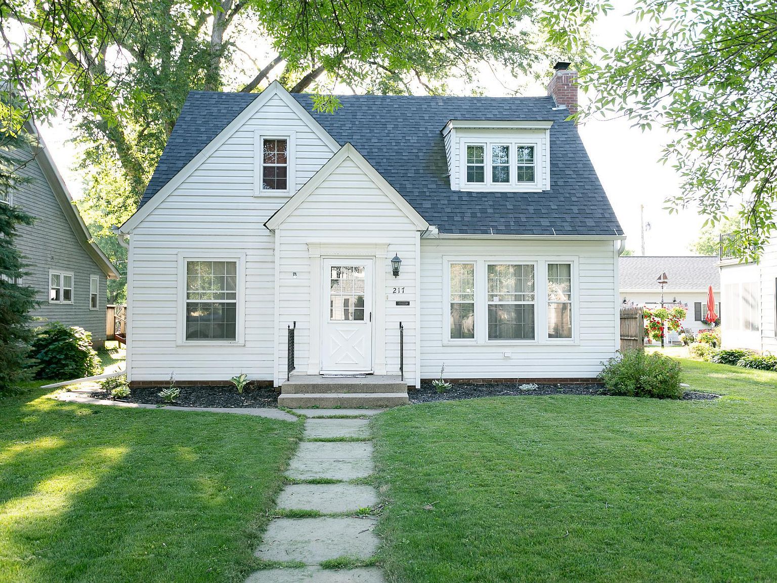 217 S 5th St, Le Sueur, MN 56058 Zillow