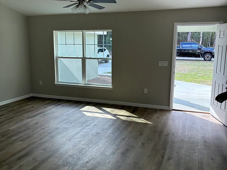 1631 W Hill Ln — Photo 11