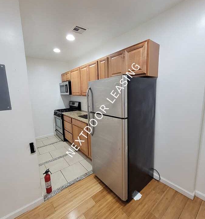 1st image of 162 University Ave #3M