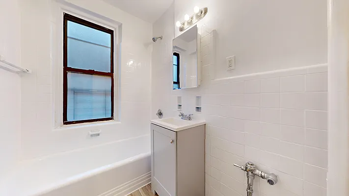 Rented by Bond New York | media 25