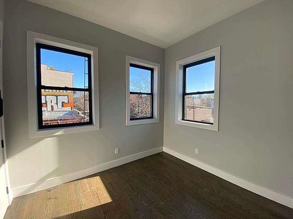 5th image of 644 Lorimer St #B3