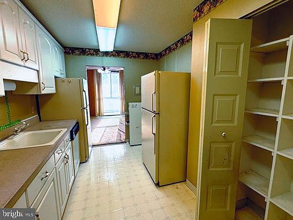5th image of 6100 Westchester Park Dr APT 1517