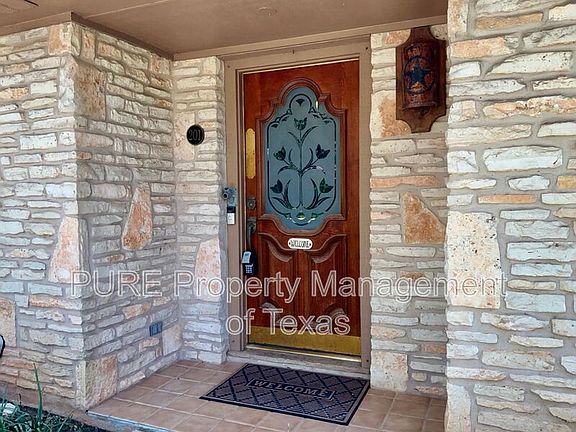 2nd image of 201 Oakwood Dr