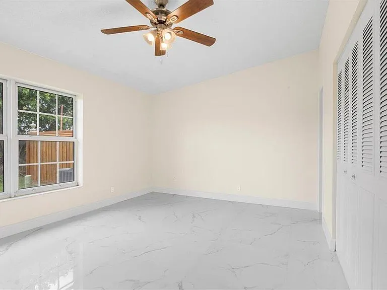 5540 Lakewood Cir S — Photo 23