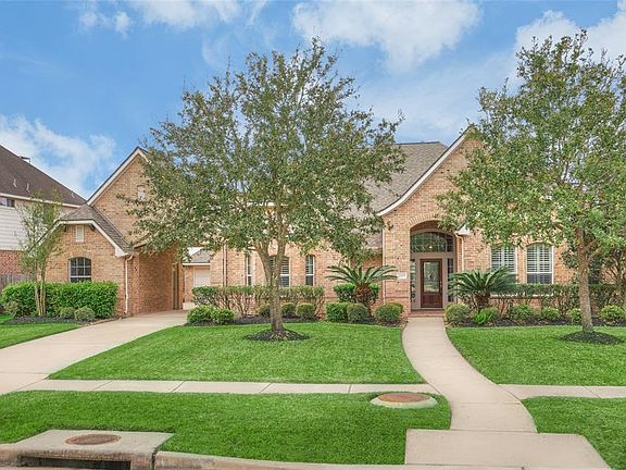Welcome to 11619 Cypress Creek Lakes!