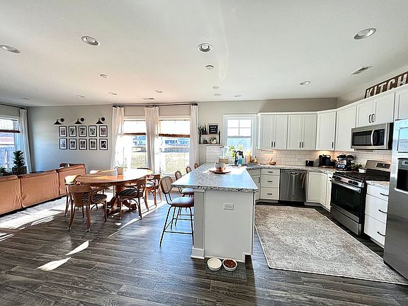 5th image of 2372 Ottawa Dr