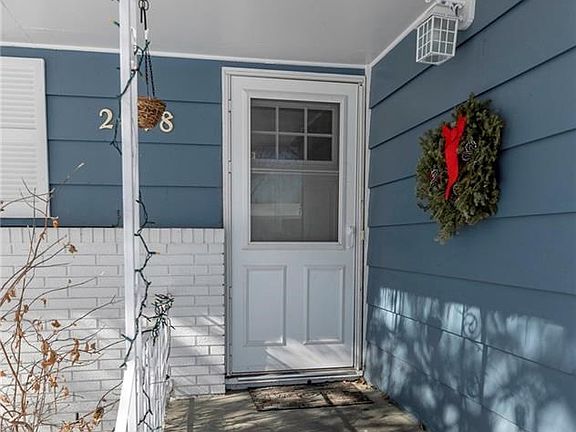 2nd image of 2118 Dahlia Ln