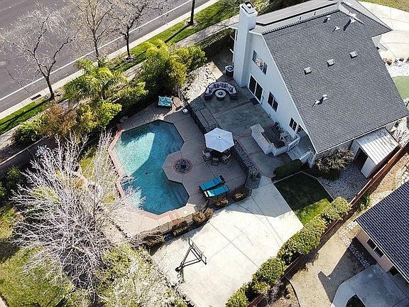 5th image of 616 Cardigan Ct
