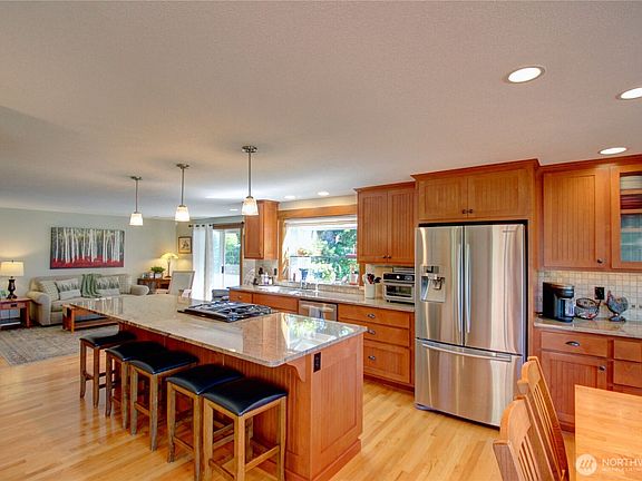 4th image of 12270 Maple Crest Drive