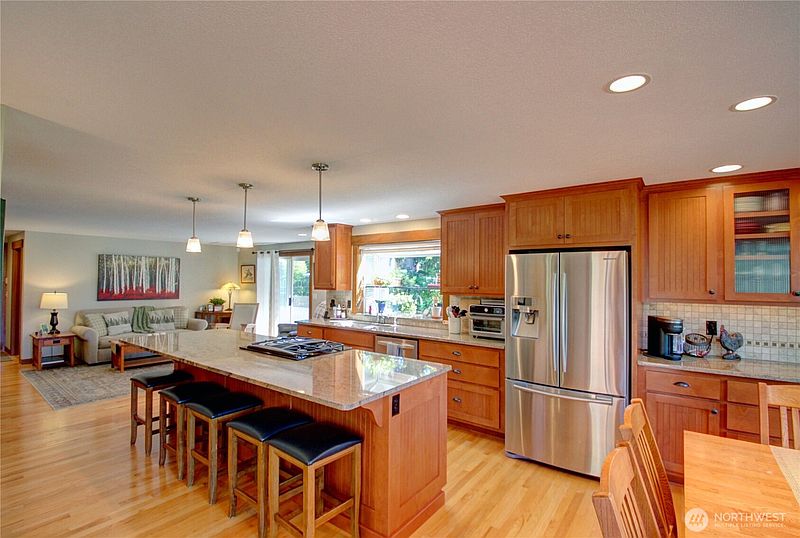 4th image of 12270 Maple Crest Drive