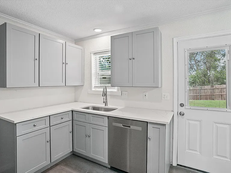 204 Kenway Dr — Photo 9