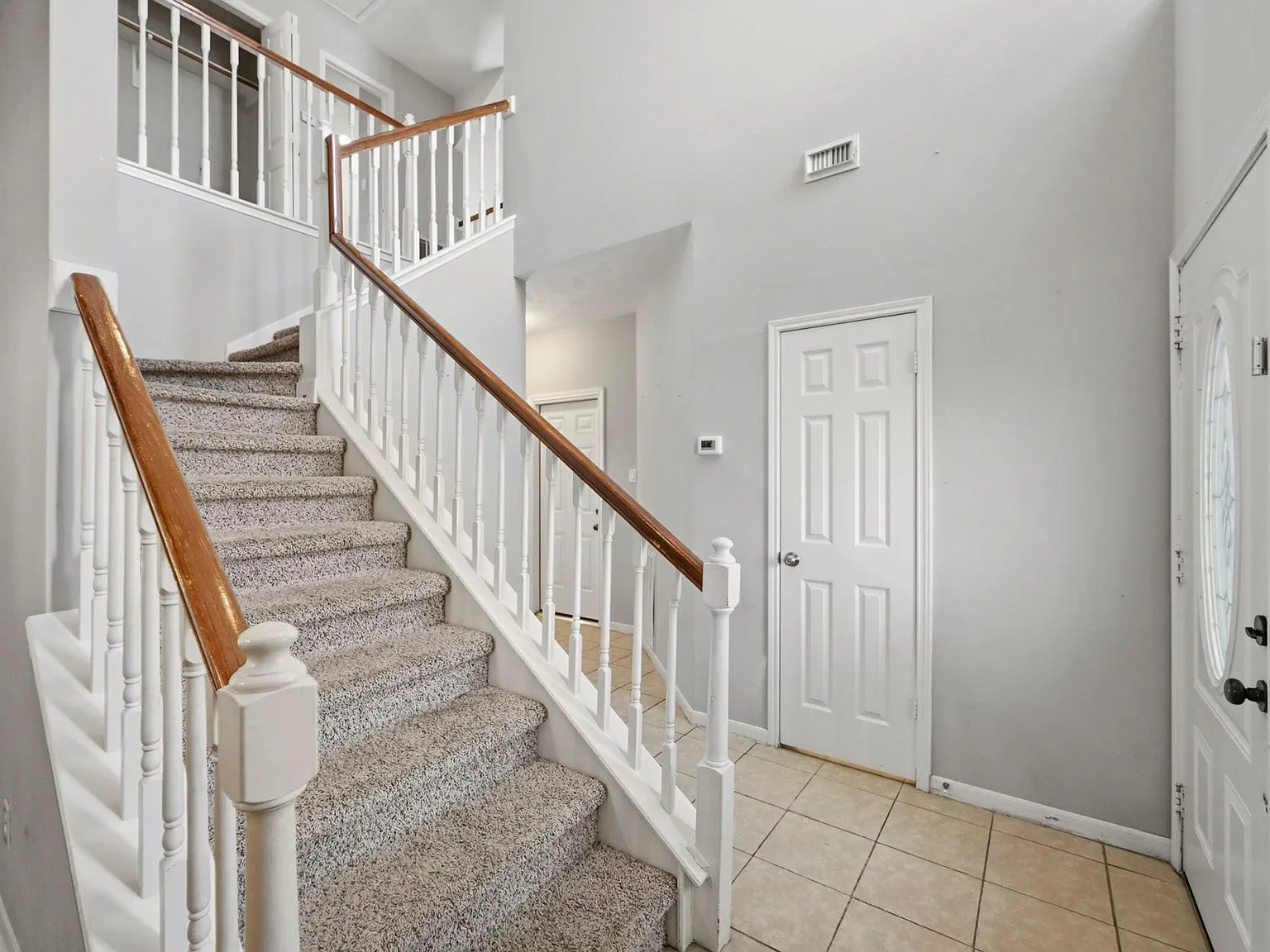 3 bed, 2.5 bath, 1948 sqft, $2,300 — Photo 3
