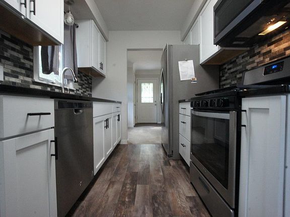 3rd image of 1246 Calumet Ave