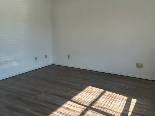 509-511 N Meredith Ave, Dumas, TX 79029