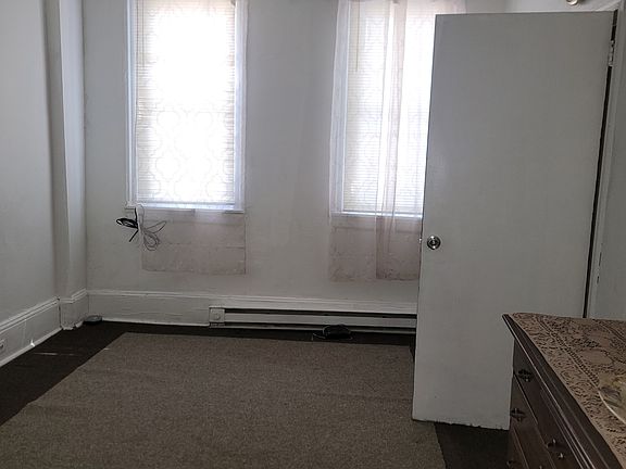 2nd image of 6035 Vine St