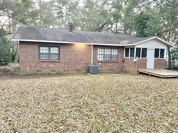 5th image of 229 Columbia Dr #1