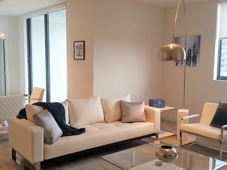 999 SW 1st Ave #20 — Photo 26