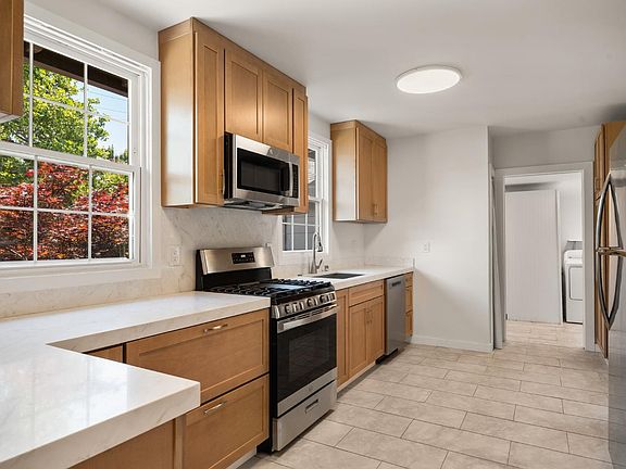 3rd image of 1108 C St