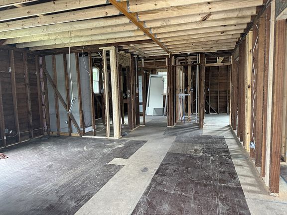 5th image of 1008 Coulter St