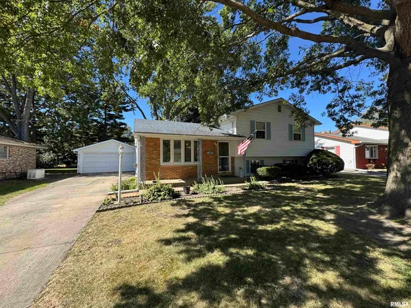 1084 Sweetbriar Pl, Galesburg, IL 61401