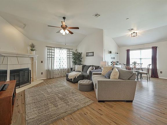 5th image of 15809 Sonador Dr