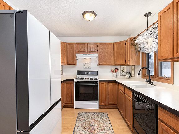 5th image of 518 S 44th Ave