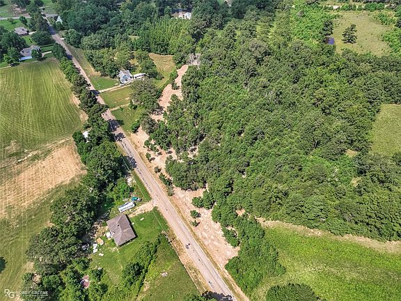 3rd image of 2 Percy Burns Rd
