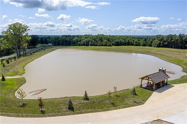 2nd image of 161 SW 11th Rd