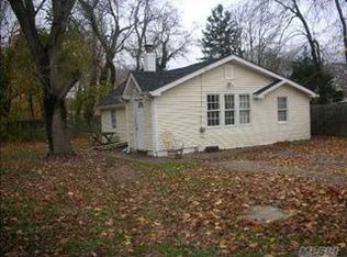 23 Booth St, Central Islip, NY 11722