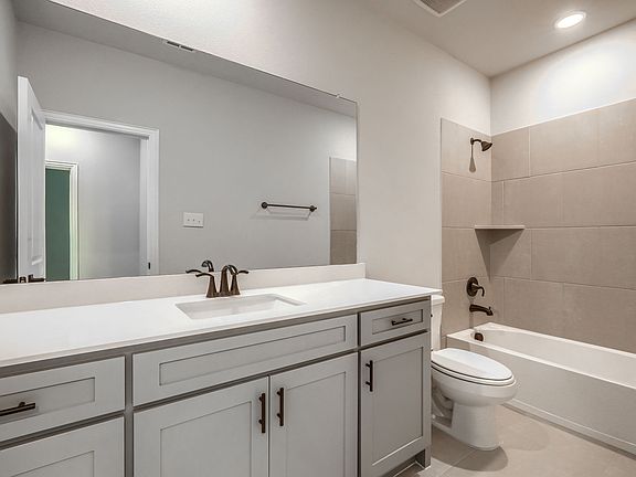 3rd image of 924 Santa Lucia Dr