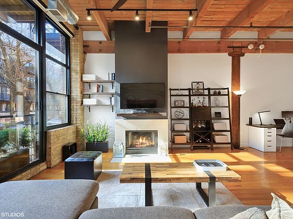 5th image of 2300 W Wabansia Ave APT 124
