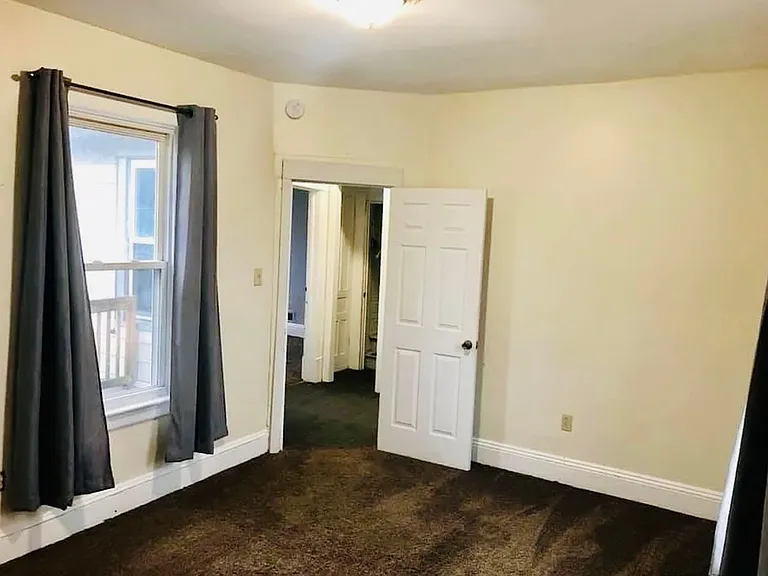 913 Nott St — Photo 4