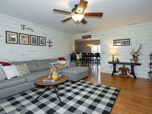 3rd image of 180 W Iroquois St