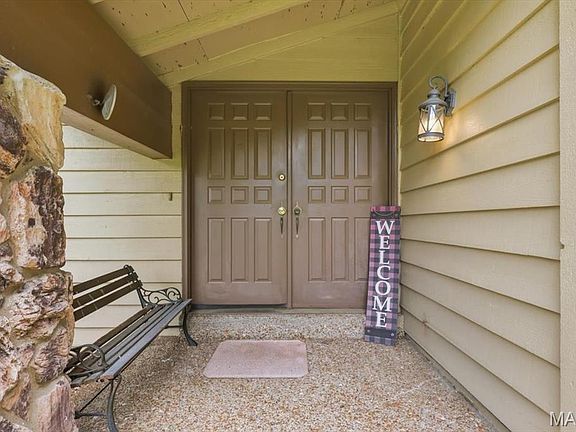 3rd image of 15 Whitewood Ct