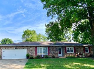 913 E 9th St, Mountain Grove, MO 65711