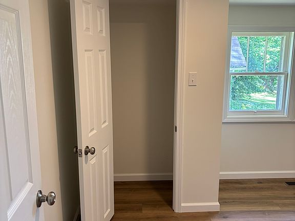 Closet in bedroom 1