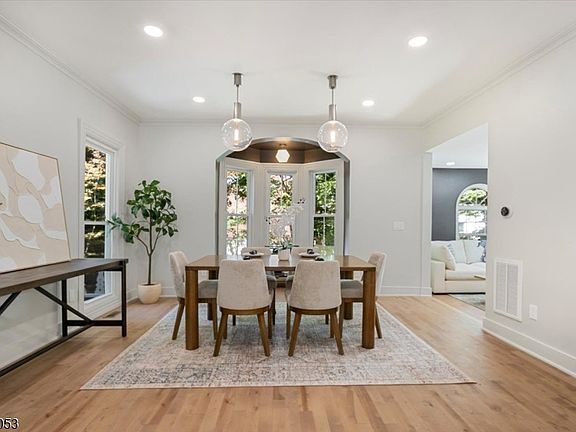 5th image of 58 Ridgeway Ave