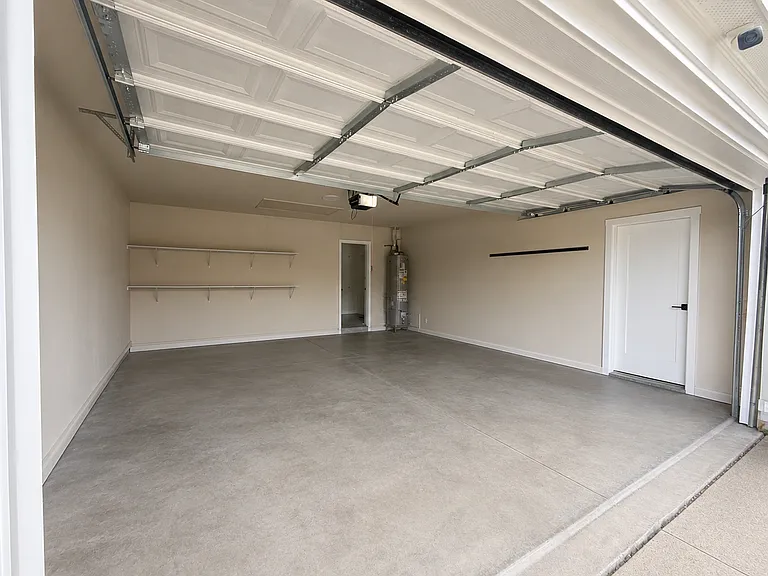 705 Evanwood Dr — Photo 2