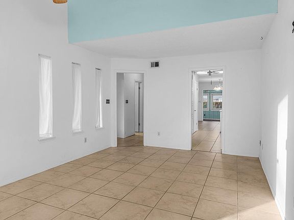 5th image of 2963 Meredith Dr