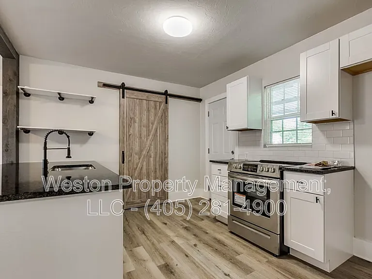 630 E Comanche St — Photo 2