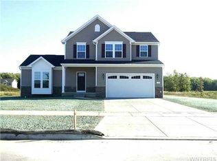 7 Crabapple Ln, Lancaster, NY 14086