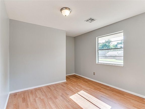 4th image of 5712 N Terry Ave