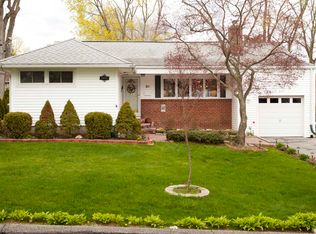 24 Barnwell Dr, White Plains, NY 10607