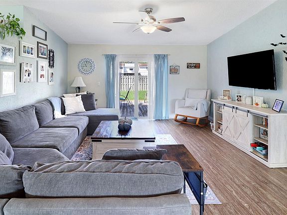 3rd image of 719 SW 79th Avenue