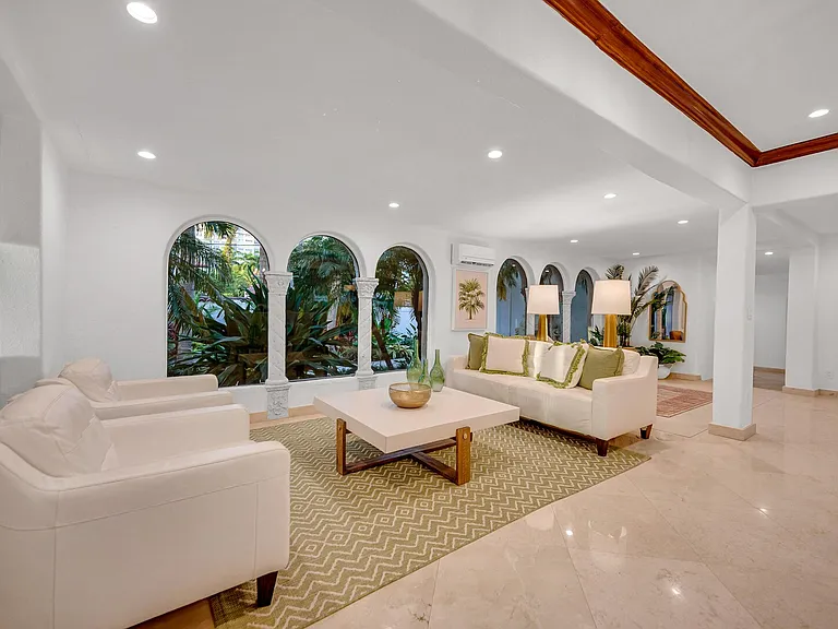 Hibiscus Pl — Photo 14
