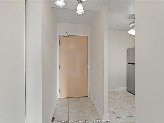 4th image of 515 Riverside Dr W #507