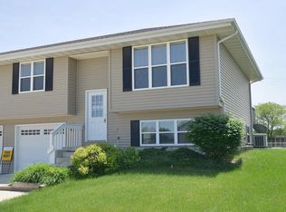 1111 Sunridge Dr, Ottawa, IL 61350