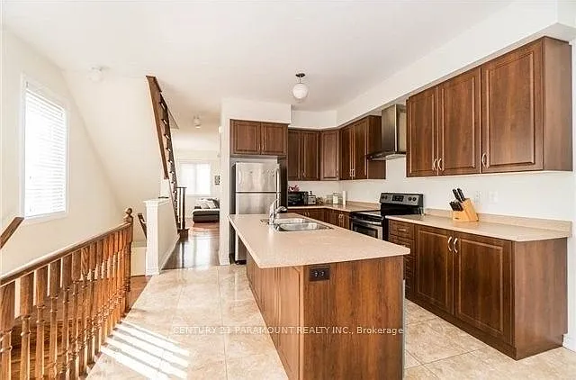 1301 Granrock Cres — Photo 5