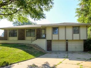 1004 SW Pinto Ln, Blue Springs, MO 64015