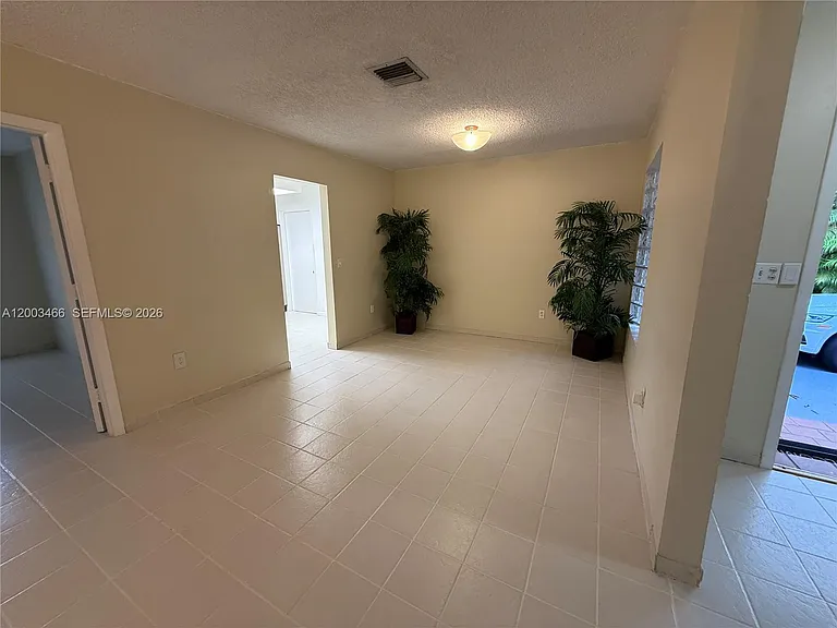 1556 San Benito Ave — Photo 6